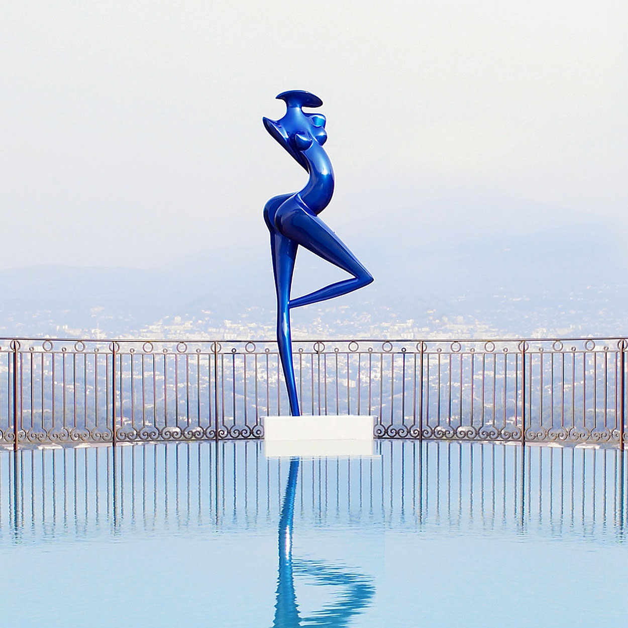 Danseuse, sculpture monumentale en carbone de 3 mètres