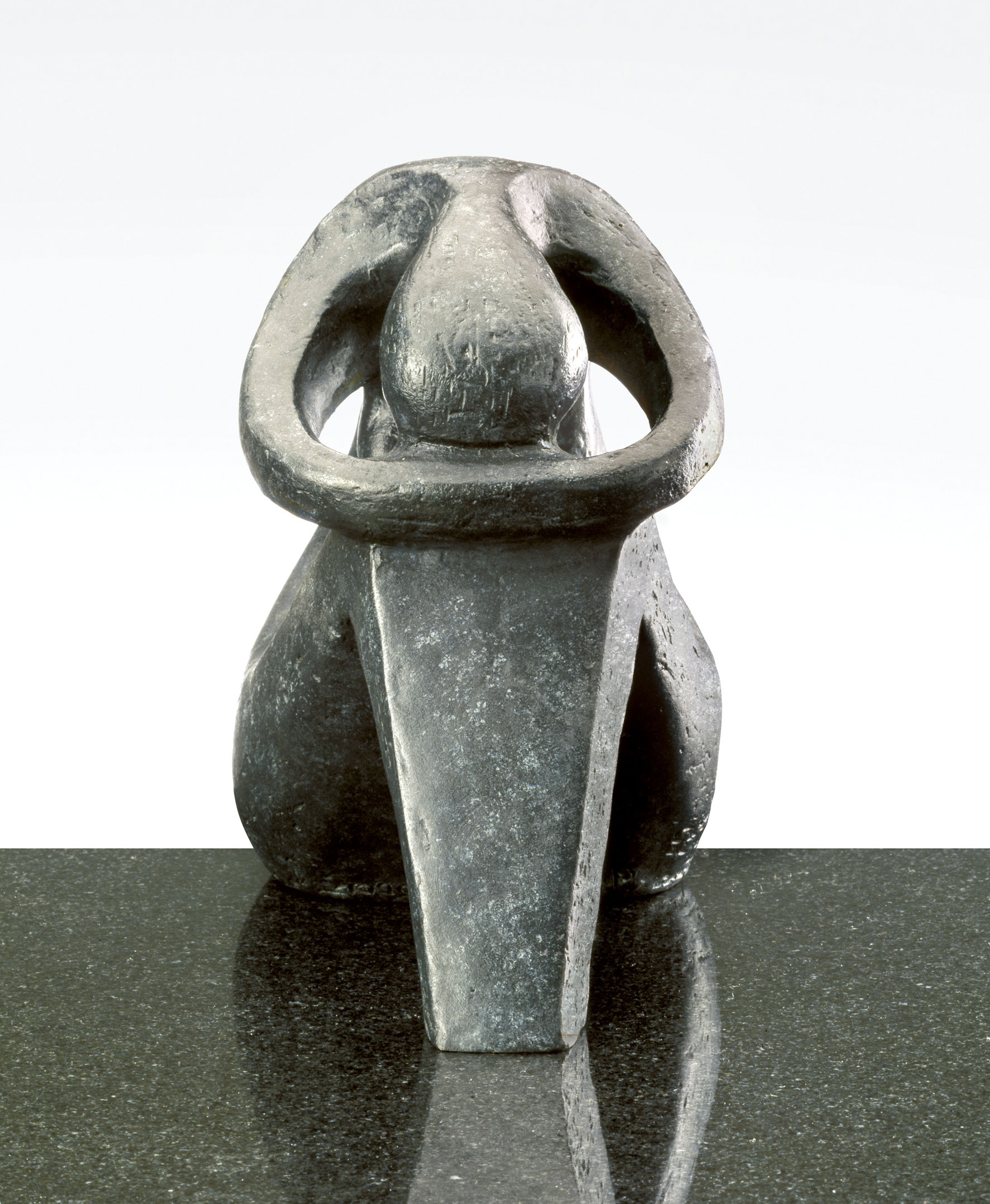 Femme courbée, sculpture bronze de Marion Bürklé